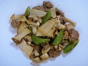 きのこと牛挽肉のソテー