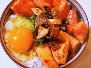 サケの身も皮もおいしい!卵かけごはん