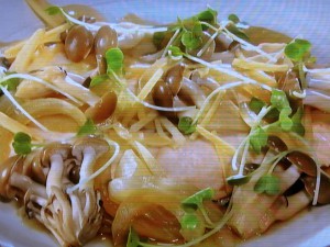 さけとたまねぎ、しめじのポン酢蒸し